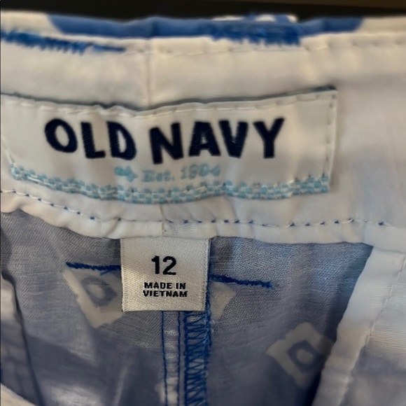 NWOT Old Navy Blue Patterned Women's Shorts size 12 - Picture 2 of 14